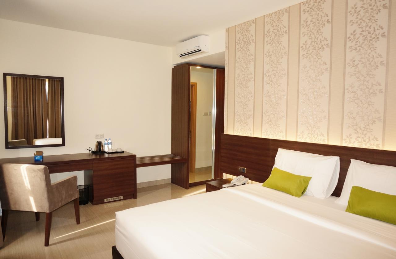 Green Eden Hotel Manado Buitenkant foto