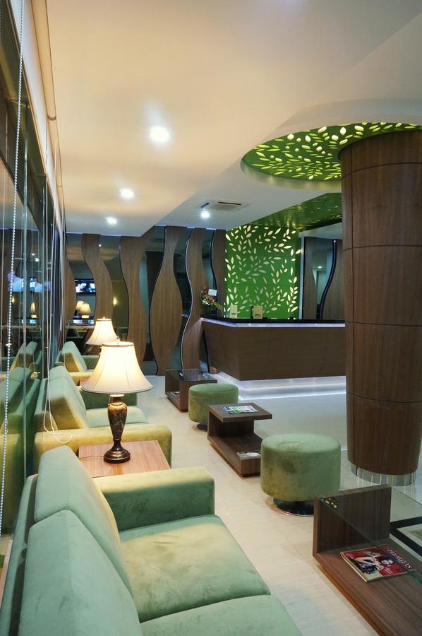 Green Eden Hotel Manado Buitenkant foto