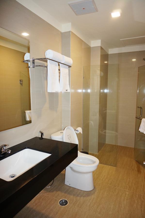 Green Eden Hotel Manado Buitenkant foto