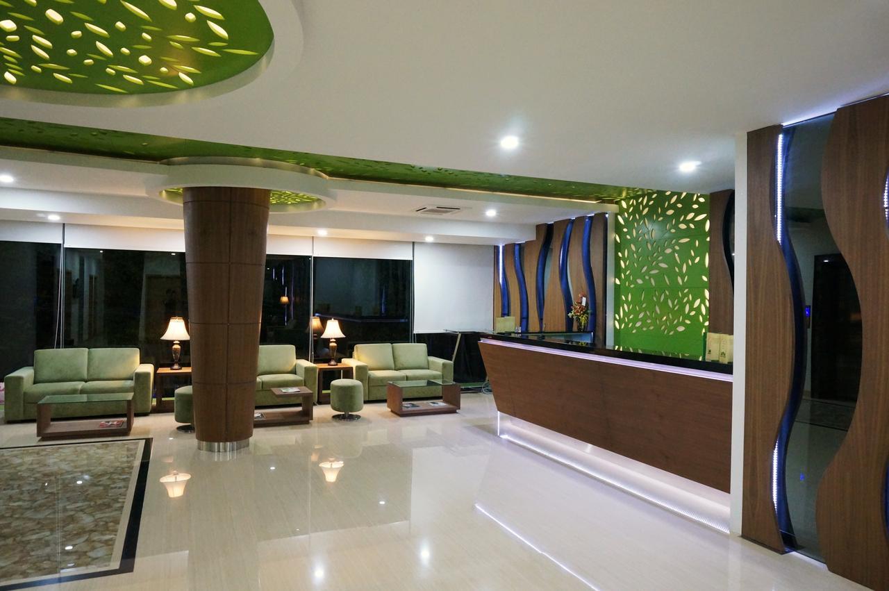 Green Eden Hotel Manado Buitenkant foto