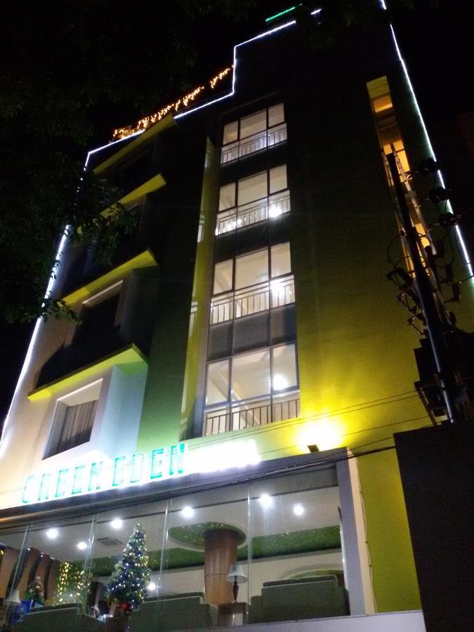 Green Eden Hotel Manado Buitenkant foto